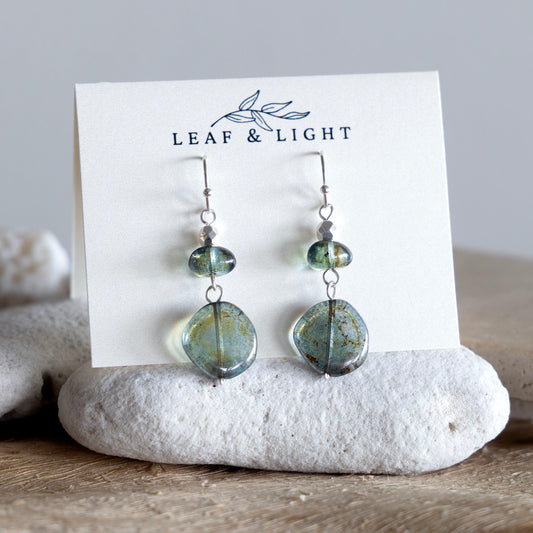 LUSTROUS GREEN GLASS DANGLE DROP EARRINGS | SILVER PLATED